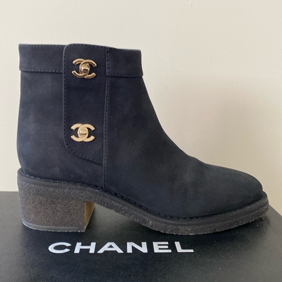 Chanel boots - Picture 1 of 15